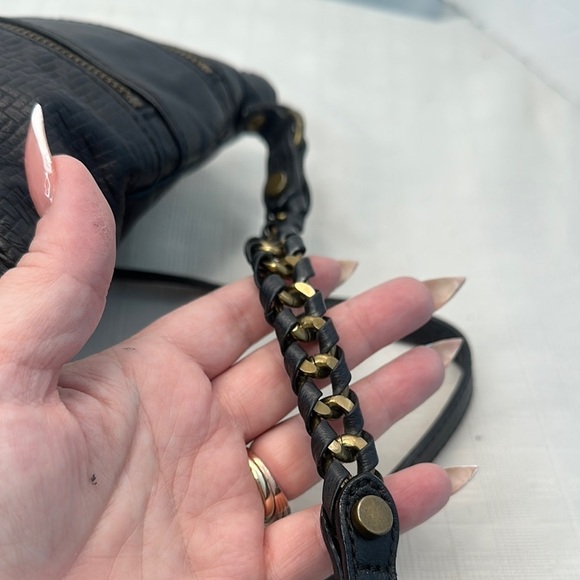 Elliott Lucca Black Leather Crossbody Bag Zipper. - Picture 7 of 12